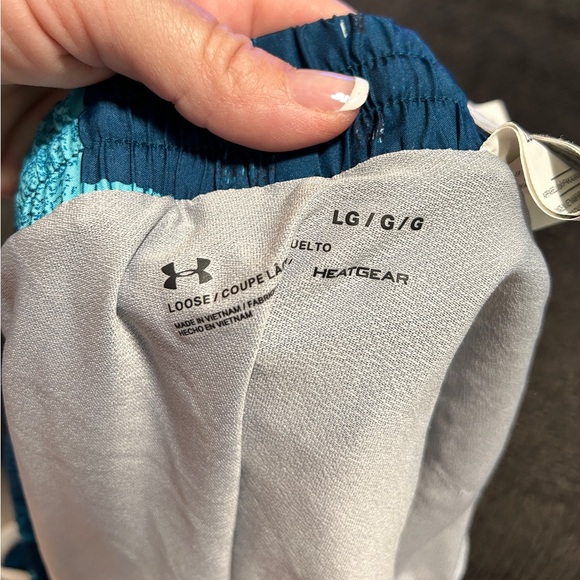 Women’s under Armour athletic shorts. Size large - Picture 3 of 3